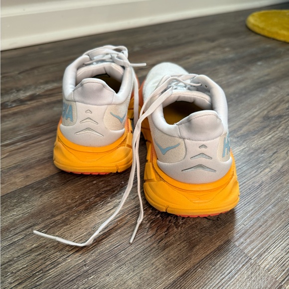 Hokas Arahi 6 - Picture 3 of 4